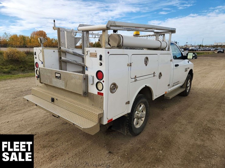 2015-ram-2500-slt-image-3
