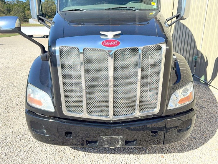 2017-peterbilt-579-image-8