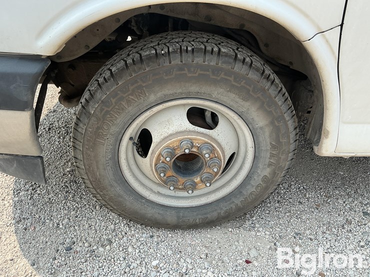 2019-gmc-savana-4500-2wd-box-delivery-van-image-17