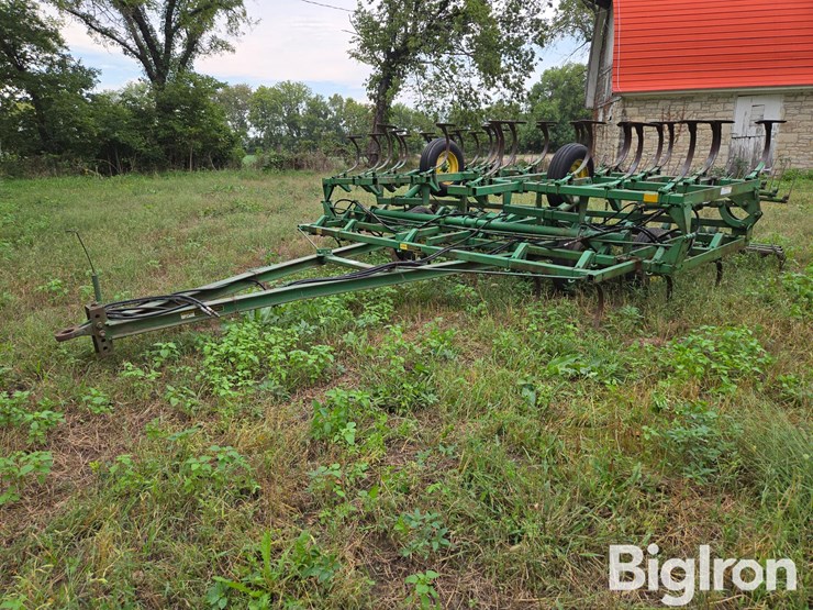 john-deere-1010-image-1