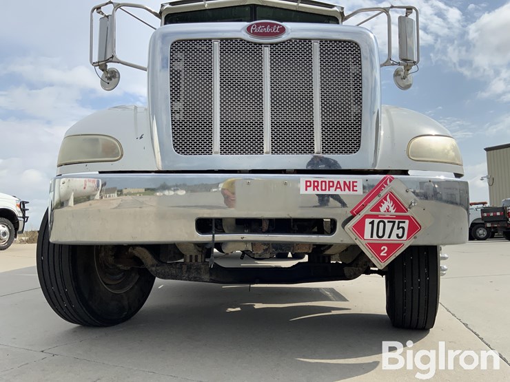 2010-peterbilt-335-image-9