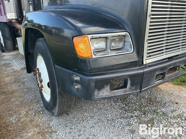 1989-freightliner-fld120-image-16