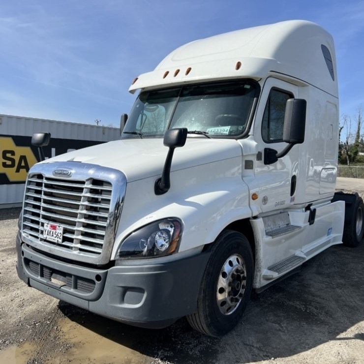 2016 Freightliner T/A Sleeper Truck Tractor