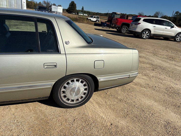 #118-•-1997-cadillac-deville-(wi-title)-image-6