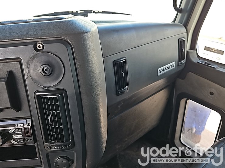 2015-mack-gu713-granite-image-29