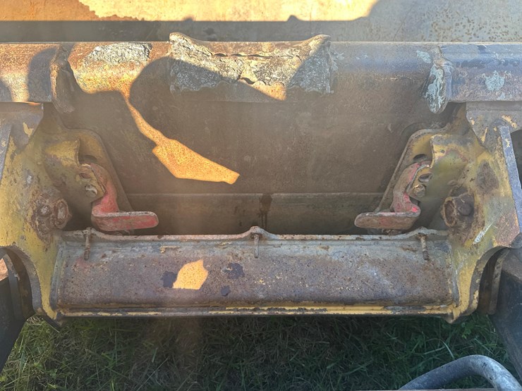 deere-333e-image-23