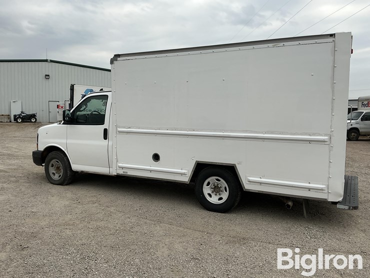 2017-gmc-savana-s/a-delivery-truck-image-7