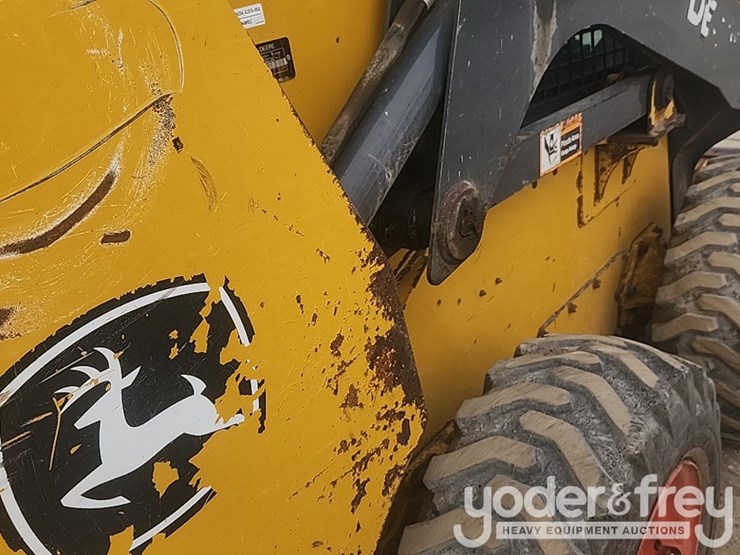 2018-deere-318g-image-18