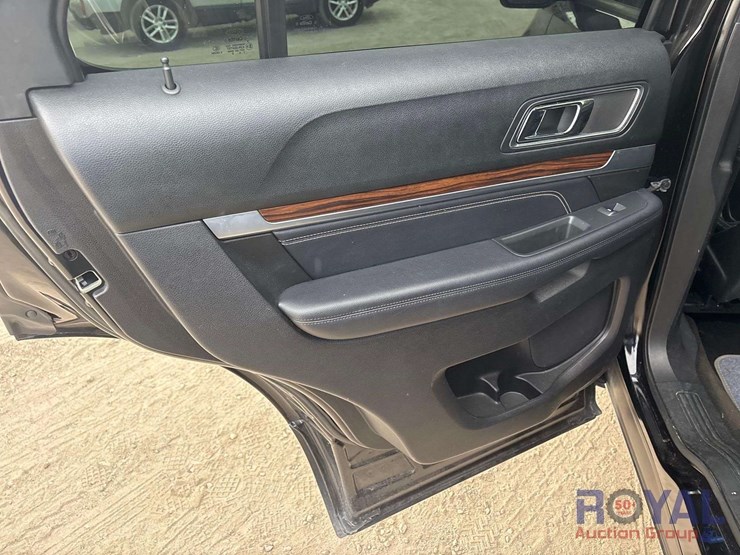 2018-ford-explorer-image-19