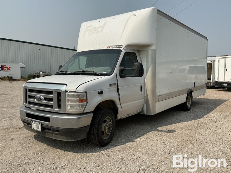 2021-ford-e450-image-1