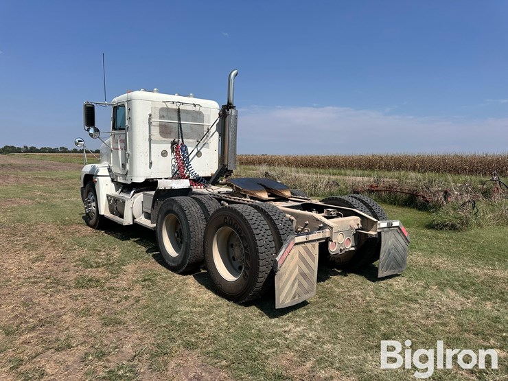 2001-freightliner-fld120-image-7