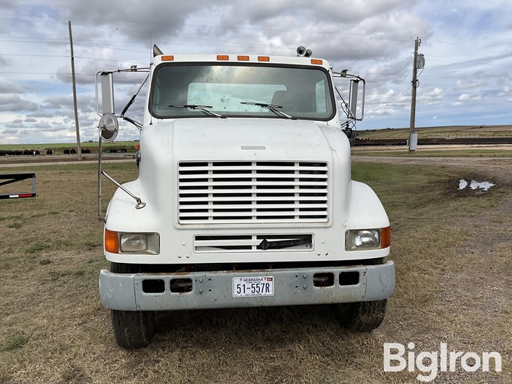 1995-international-8100-image-2