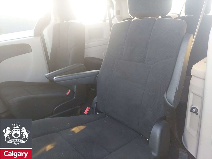 2013-dodge-grand-caravan-image-12