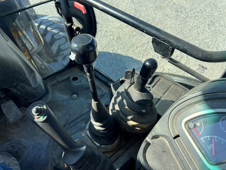 2019-jcb-3cx-image-11