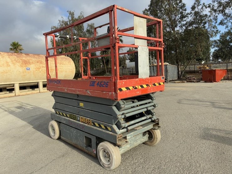 skyjack-sj-3226-scissor-lift-image-2