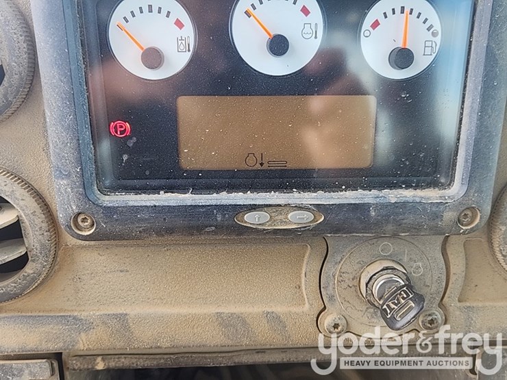 2011-caterpillar-d6k-lgp-image-25