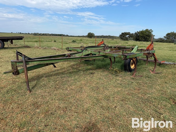 john-deere-11-image-1