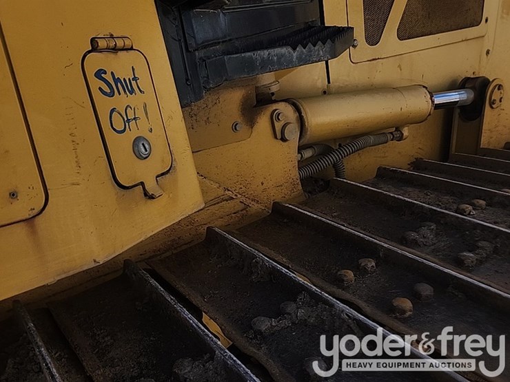 2011-caterpillar-d6k-lgp-image-11