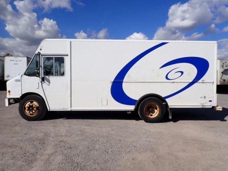 2012-freightliner-mt55-image-8