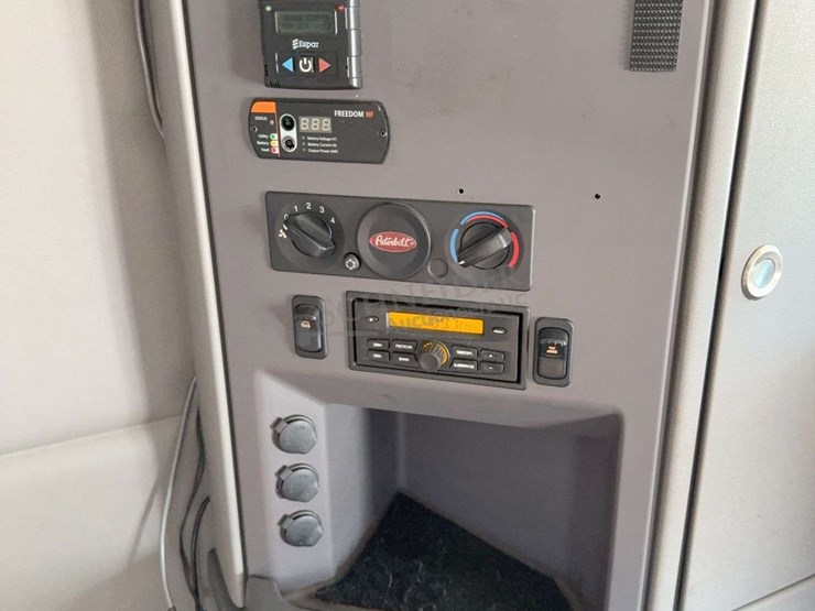 2017-peterbilt-579-image-76