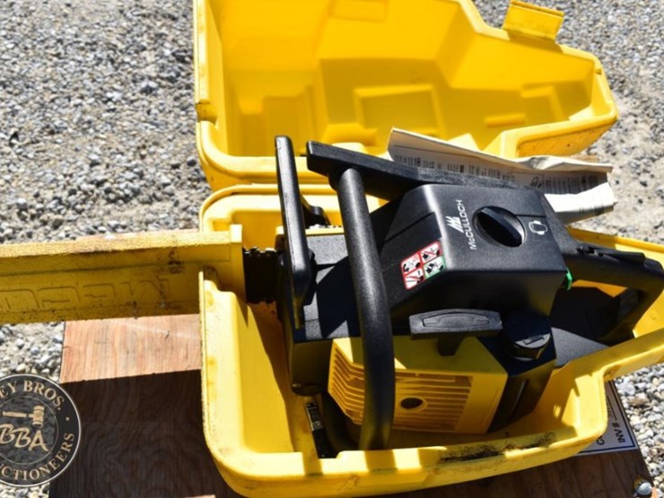 mcculloch-chainsaw-with-16"-bar-and-case-image-2