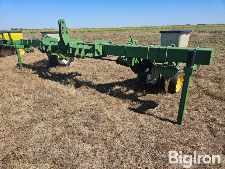 john-deere-7100-image-1