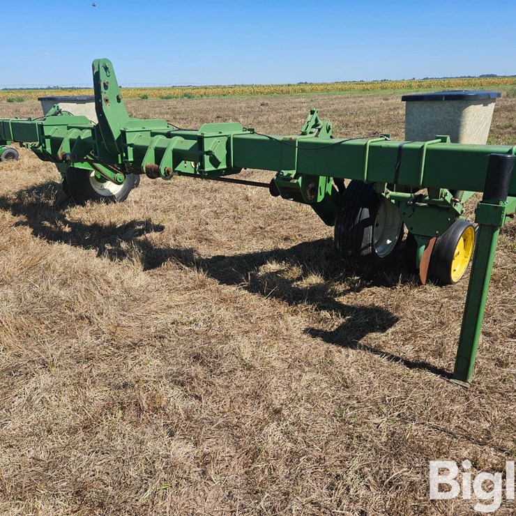 JOHN DEERE 7100