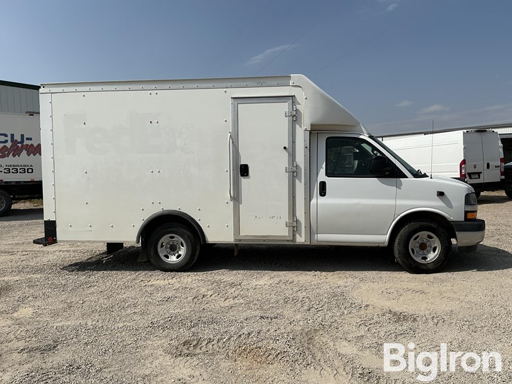 2019-chevrolet-express-3500-image-4