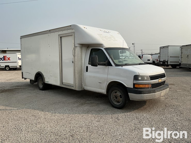 2022-chevrolet-express-3500-image-3