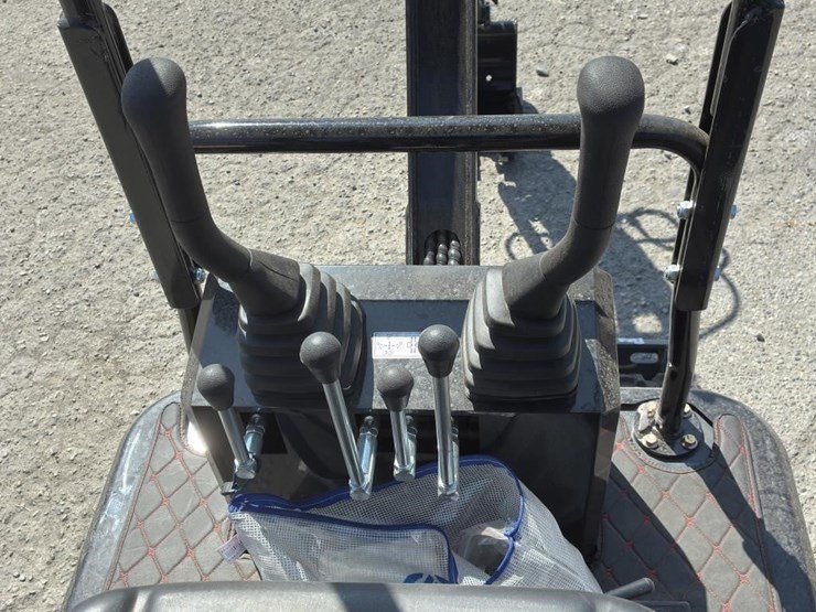 2025-dig-master-dm105-excavator-image-15