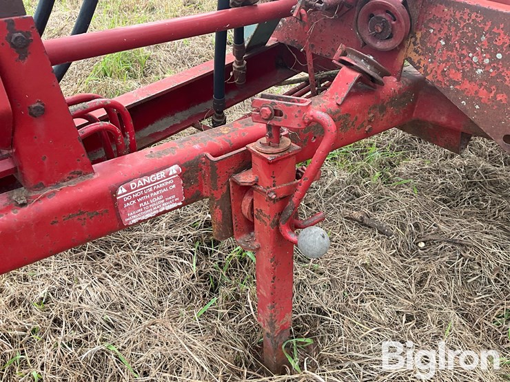 new-holland-1002-image-11