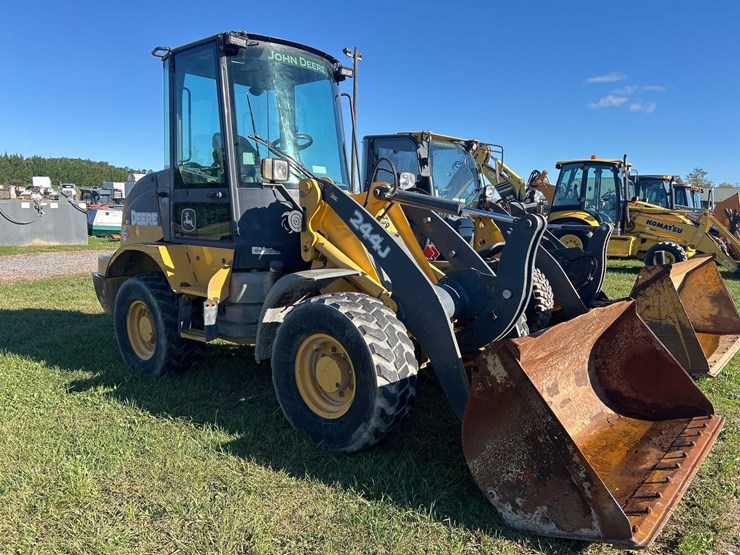 2011-deere-244j-image-3