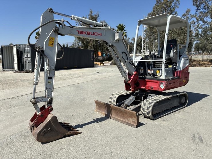 2016-takeuchi-tb230-image-1