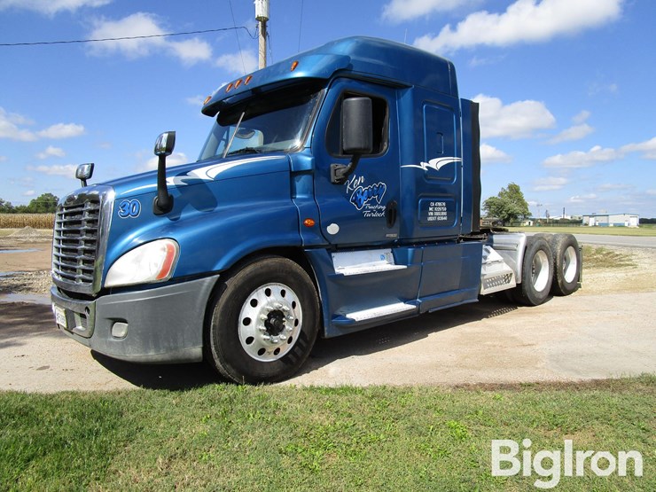 2016-freightliner-cascadia-125-image-1