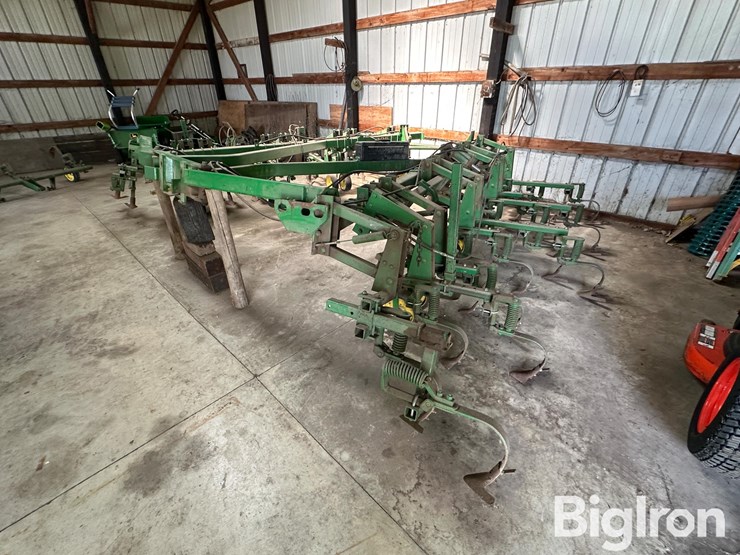 john-deere-725-image-1