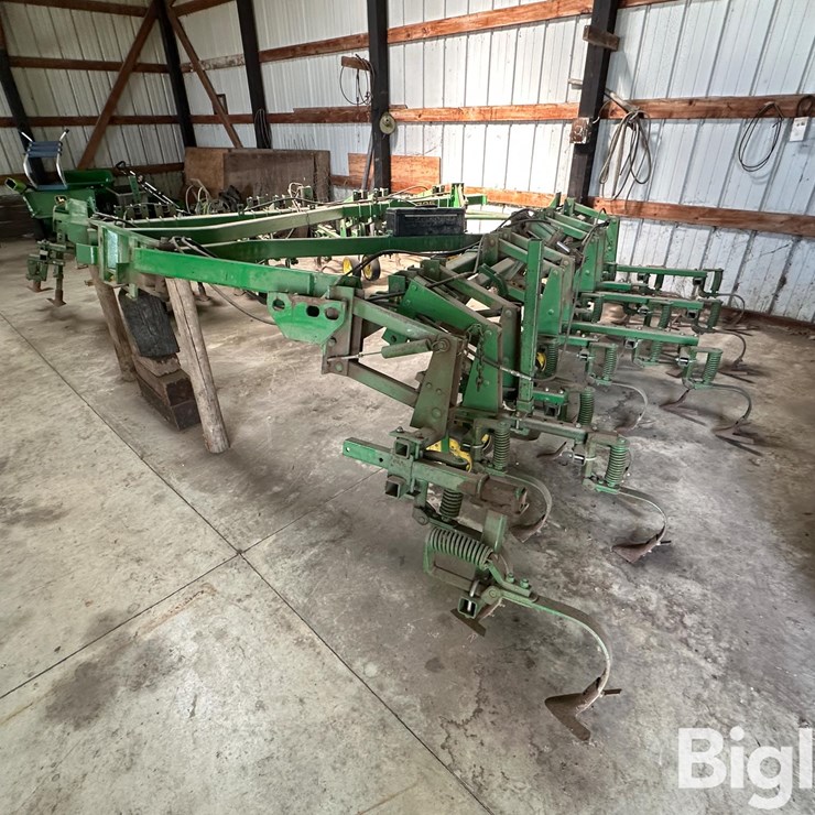 JOHN DEERE 725