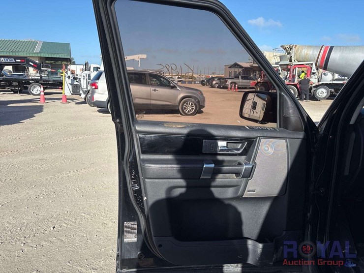 2011-land-rover-lr4-image-10