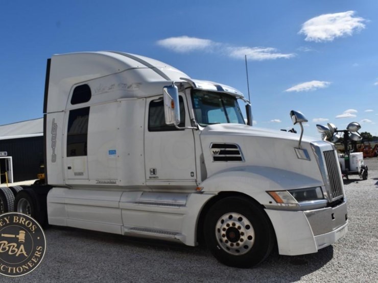 2020-western-star-5700xe-image-31