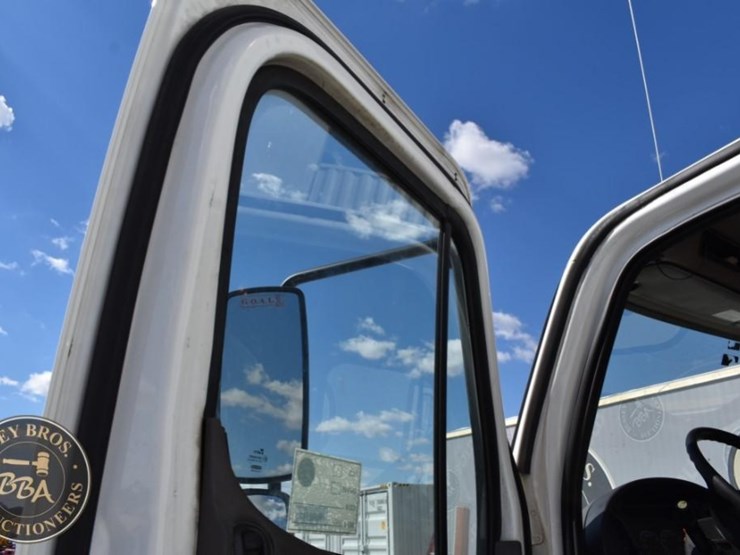 2022-freightliner-business-class-m2-100-image-42