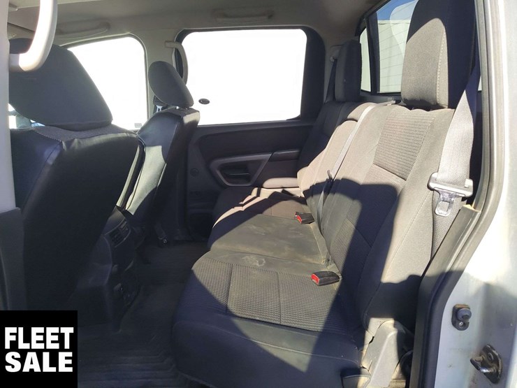 2015-nissan-titan-image-16