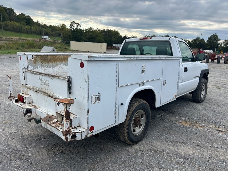 2004-gmc-sierra-2500-image-4