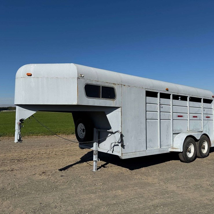 1991 American Trailers & Saddle Gooseneck Horse Trailer
