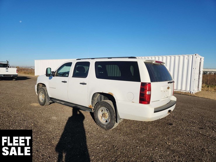 2012-chevrolet-suburban-image-3