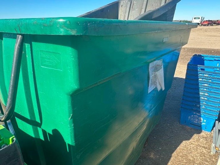 garbage-and-cardboard-bins-image-2