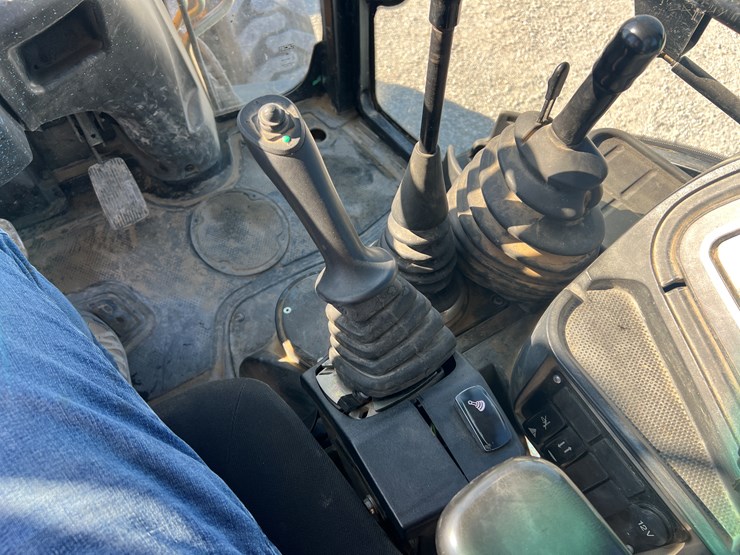 2019-jcb-3cx-image-10