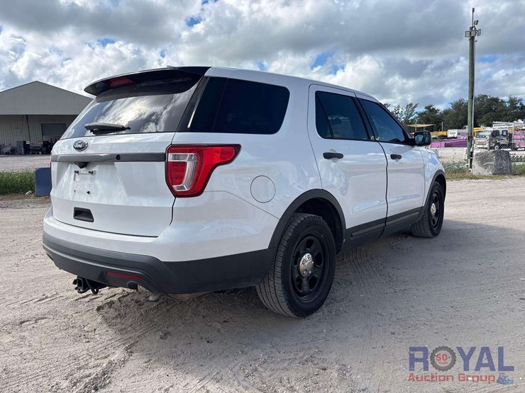 2016-ford-explorer-image-3
