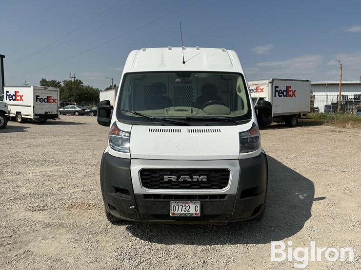2021-dodge-3500-image-2