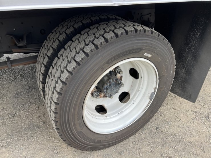 2011-isuzu-nrr-image-17