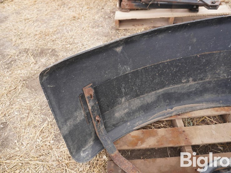 new-holland-super-steer-front-mfwa-fenders-image-13