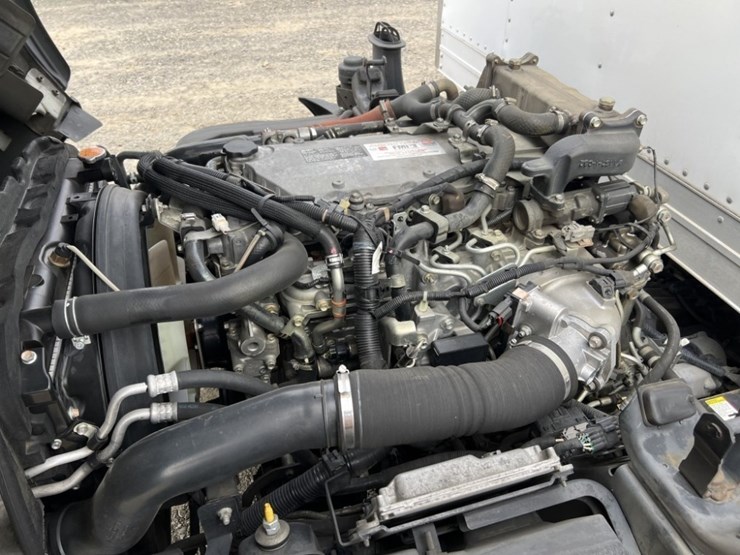 2011-isuzu-nrr-image-10